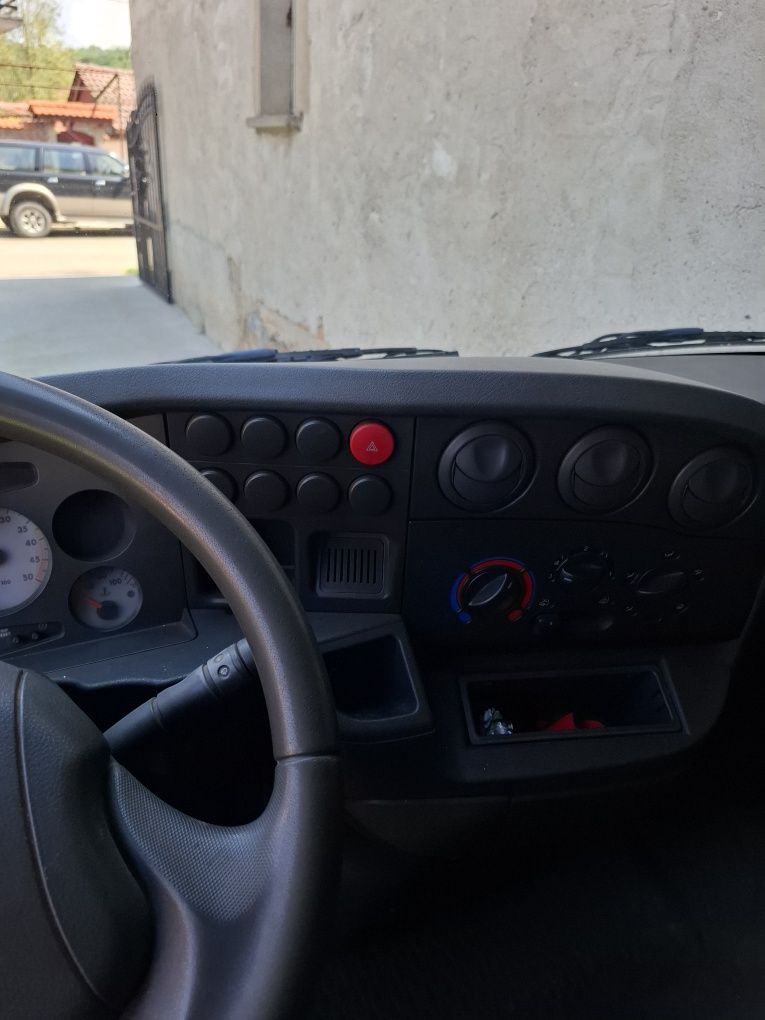 Продавам бус ивеко