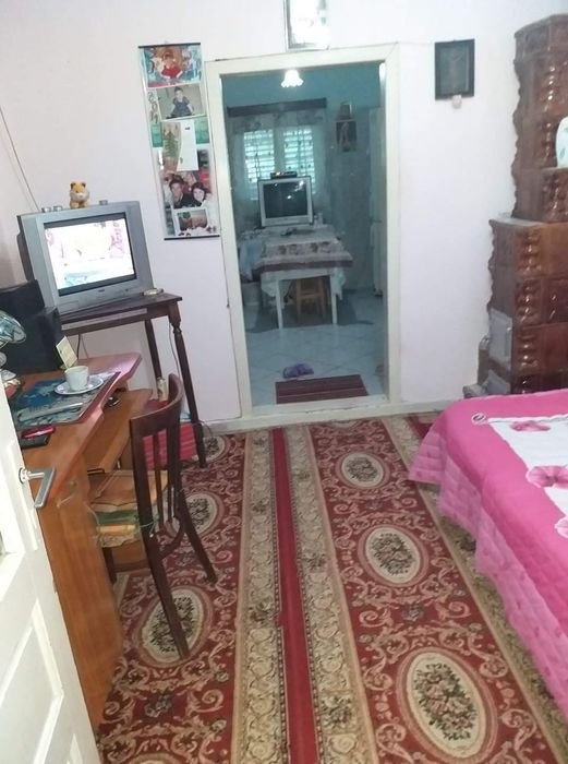 Casă de vânzare la curte în comuna Alunis, județul Prahova, cu beci.