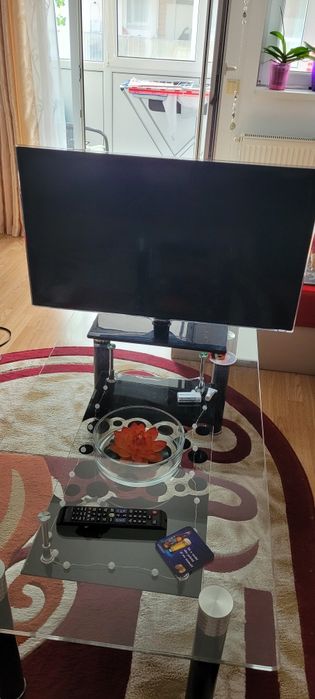 Vând tv Samsung diagonală 100 în stare foarte buna