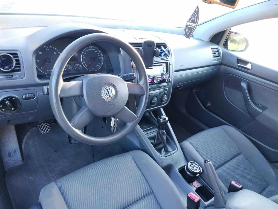 Продавам Голф 5 1.9 105hp