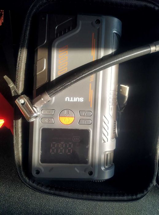 Стартерна батерия бустер за кола power bank 4в1 с к-р 150PSI 20000 mA