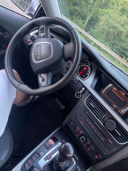 Vând audi A5 masina merge si arată foarte bine.detalii pe WhatsApp