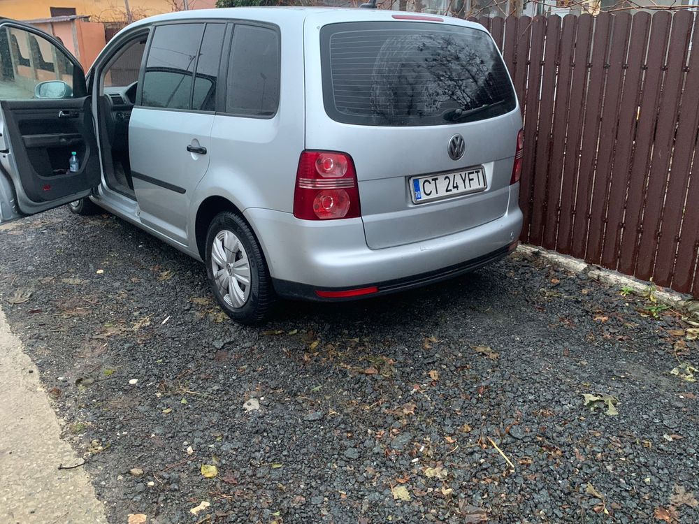 Volkswagen Touran 5 locuri