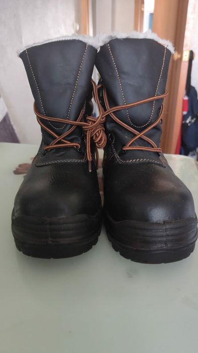 Продам спец ботинки