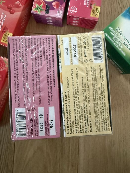 Vand un bax cafea Tchibo Exclusive si ceai Lipton si Fares pret f bun