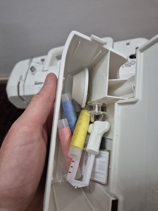 Vand masina de cusut marca Silvercrest, noua