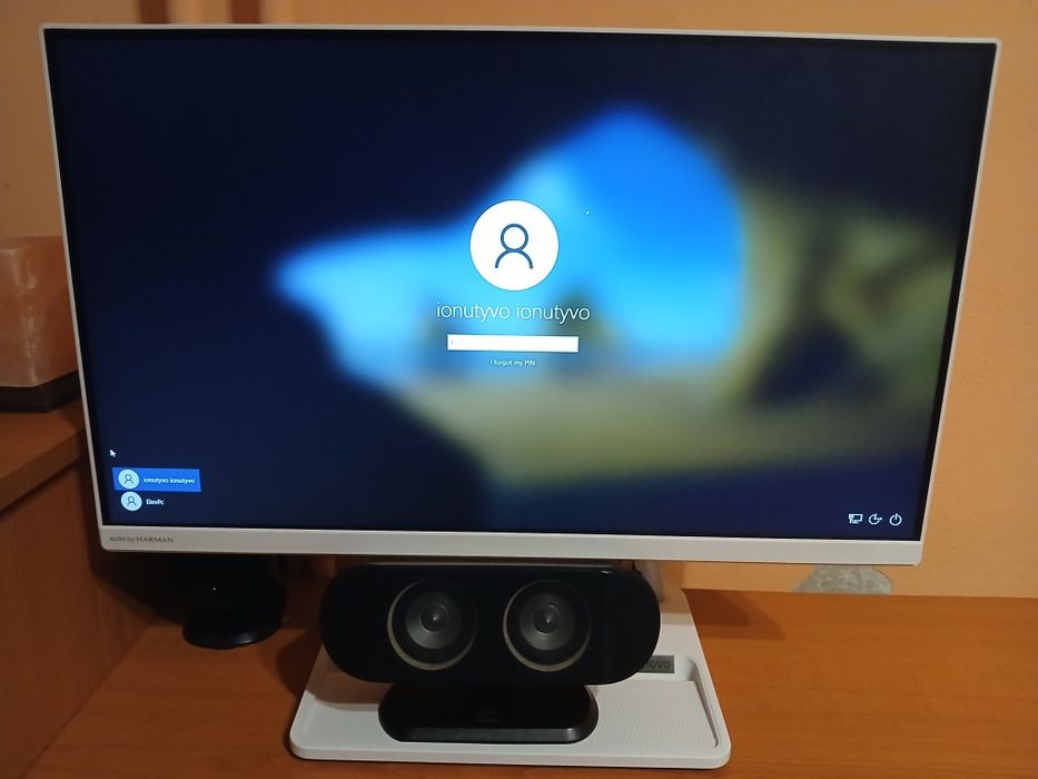 Calculator Lenovo All-in-One i5 / 8GB RAM / SSD – Vand urgent Va rog