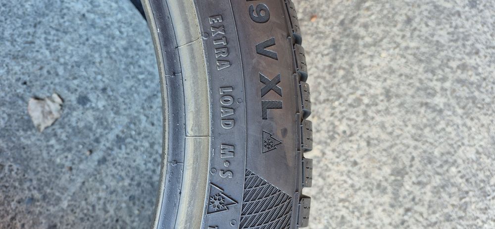 4 anvelope iarna ca si noi, Continental 255/40/19.Pretul este pe buc.