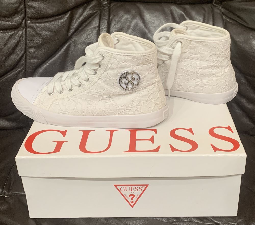 Дамски кецове Guess