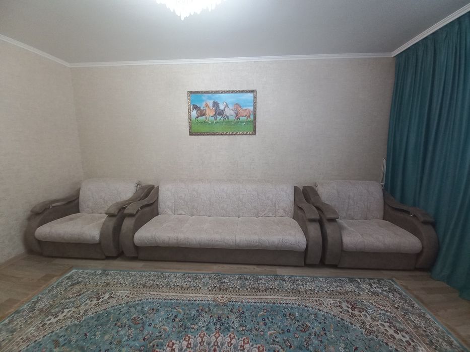Подам диван и кресло