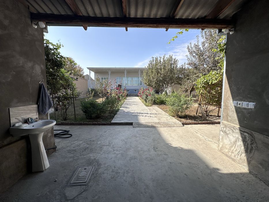 Nazarbek 8-sotix uy sotiladi