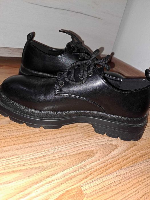 Vand pantofi dama cu siret