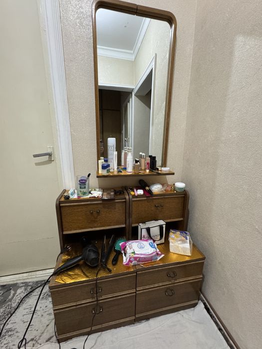 Зеркало с тумбой