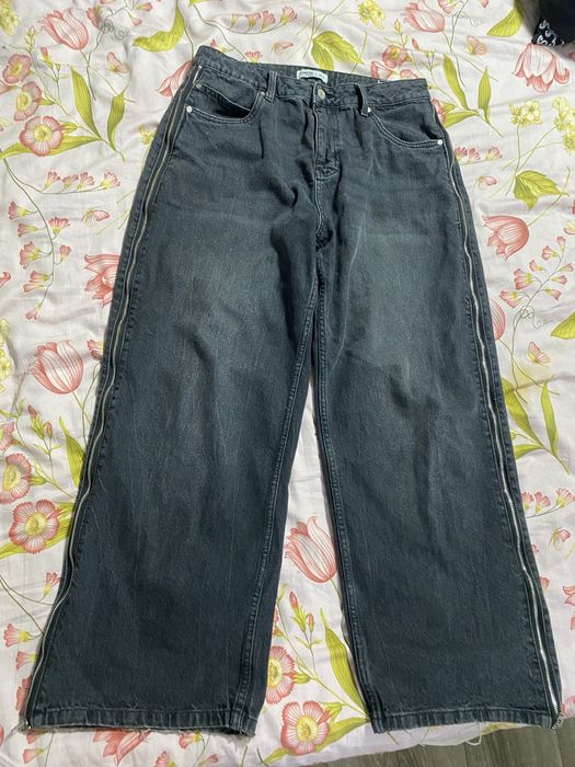 Продам джинсы на замке по бокам