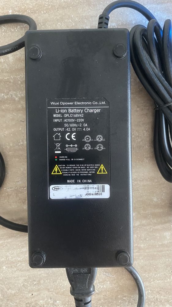 Încărcător / Alimentator  Baterie Li-ion 42v 4Ah