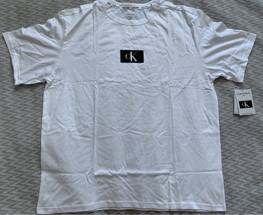 Продам мужскую футболку Calvin Klein, размер ХЛ, оригинал с Америки