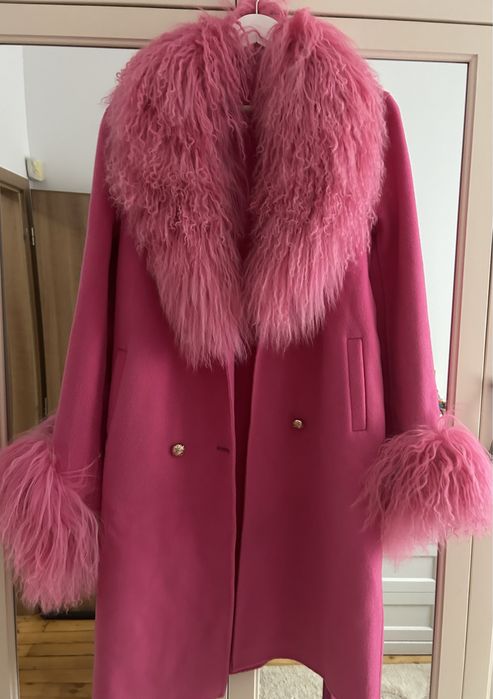 Палто от вълна с яка и ръкав от естествен косъм