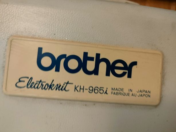 Электрическая вязальная машинка Brother KH965i.