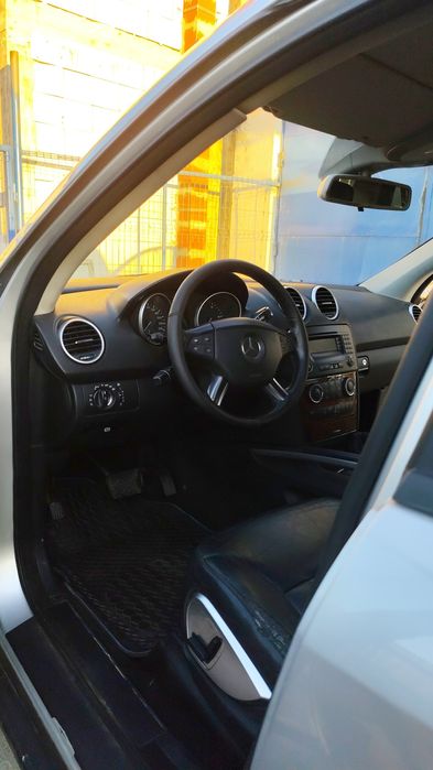 Vând Mercedes ml impecabil