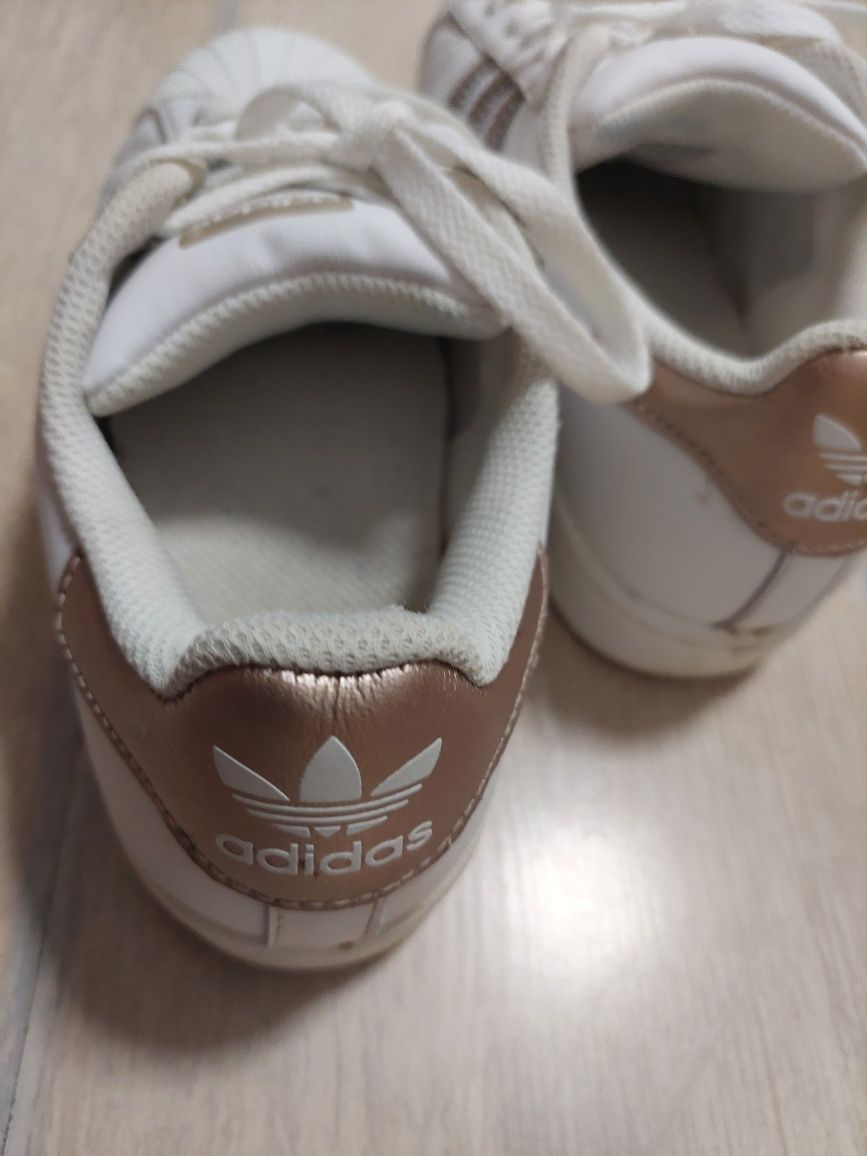 Adidas superstar за 30лв 38 и 2/3ти