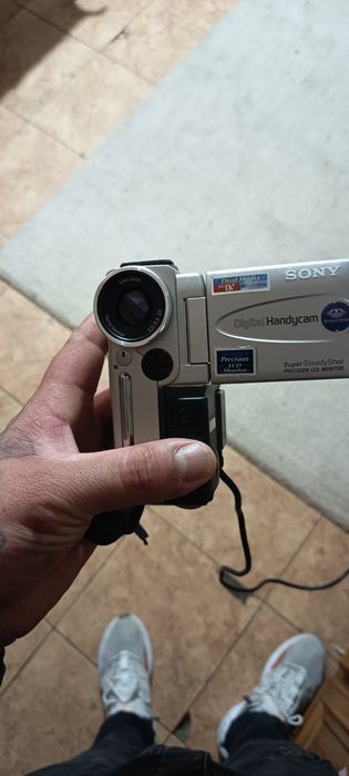 Aparate foto in stare de futionare la una nu am in carcator