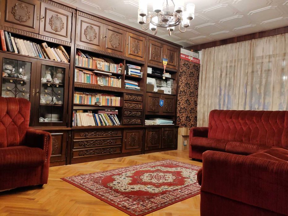 Vând  apartament  4 cam.  Micro 4  2 băi  etaj 3 din 4