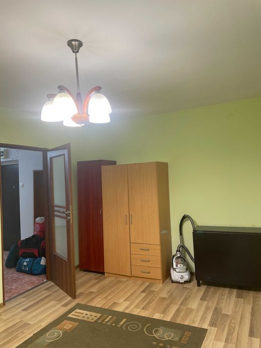 Babes, ap.2 camere dec ,etaj 1, mobilat partial,utilat, chirie 280 eur