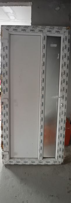 Vând ușa de termopan