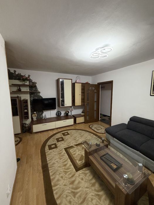 Apartament cu 3 camere complet mobilat in zona Podul Gruii