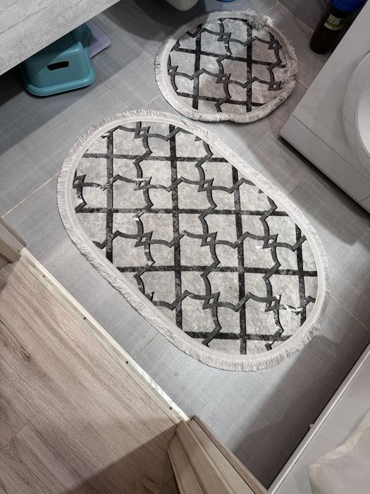 2 коврика в ванную комнату