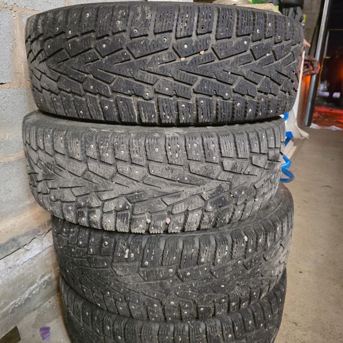 Продается зимние шины шипованные