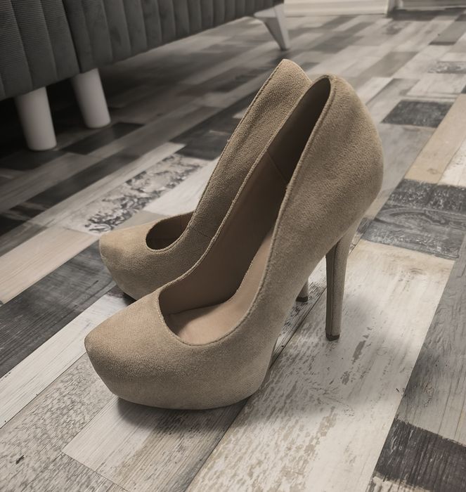 Обувки на ток и платформа