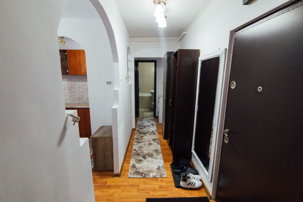 Inchiriez apartament