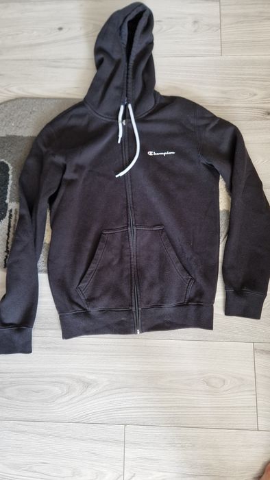 Vând bluza champion