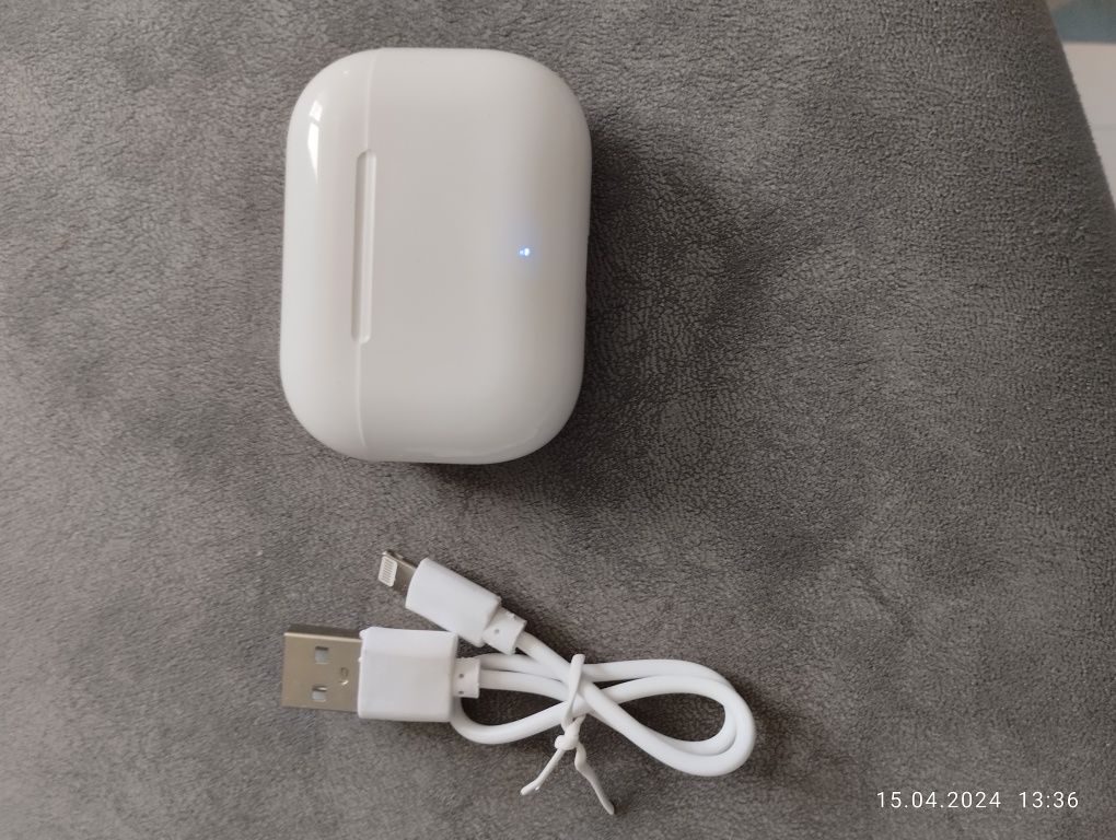 AirPods Pro с чехлом