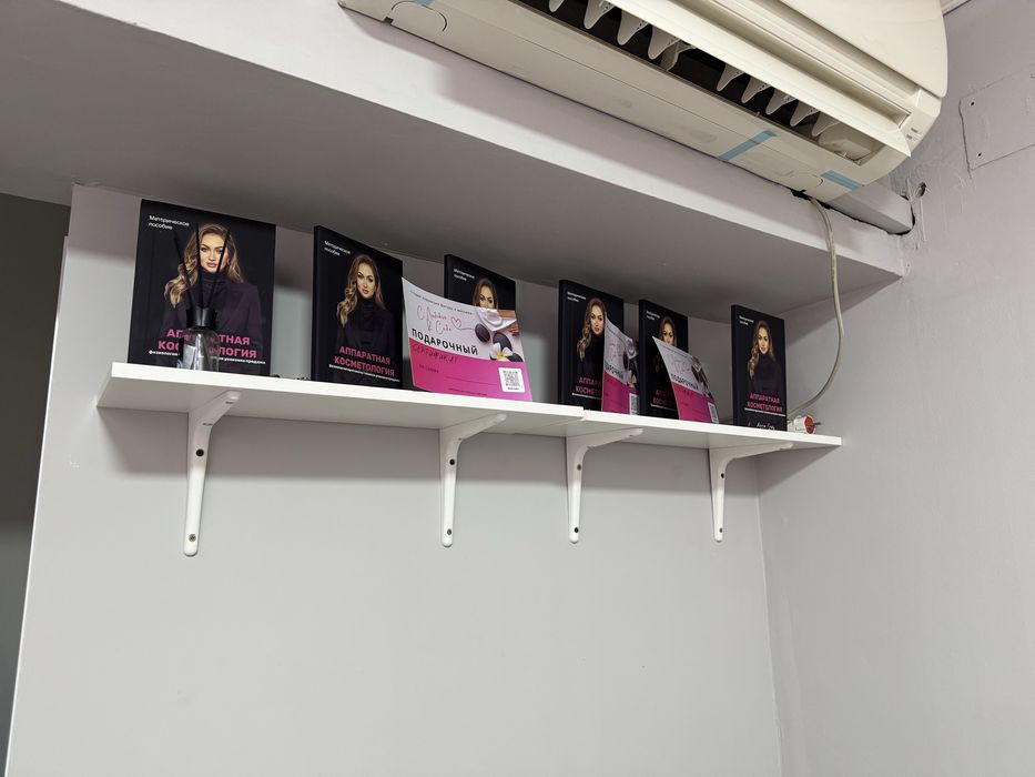 Полки 2 штуки с отличном  состочнии