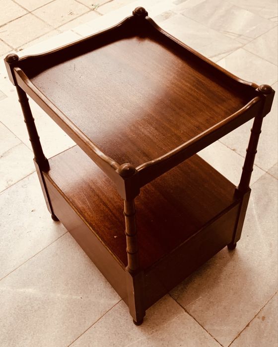 Антикварна масичка / нощно шкафче – масивно дърво, около 1900–1930 г.