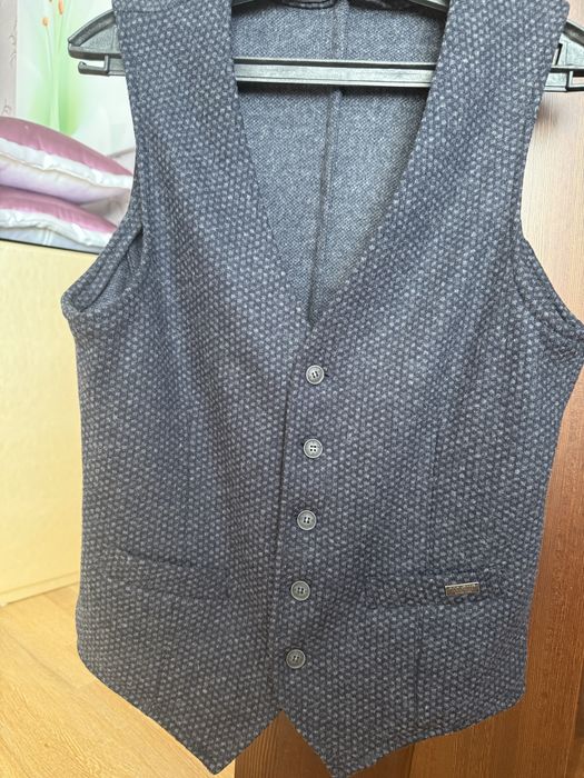 Жилетка  мужская ,теплая,б/у,отличное состояние