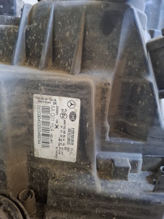 Vînd far stinga- dreapta mercedes benz sprinter