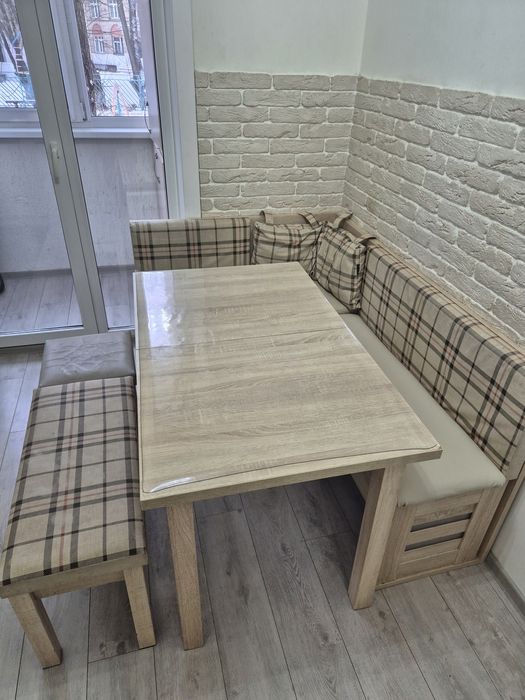 Продам кухонный стол