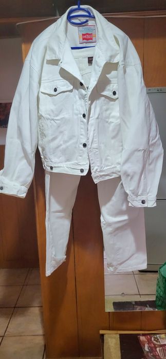 Costum blugi de firma nou