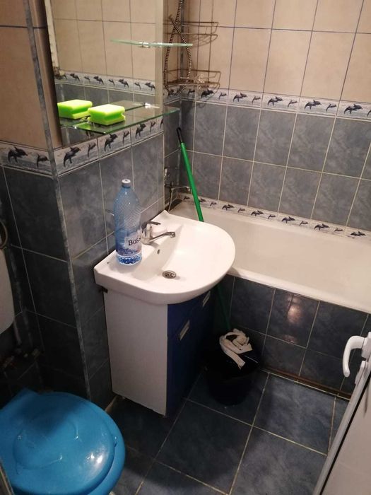 O camera mare libera in apt 3 camere Mircea pentru baiat