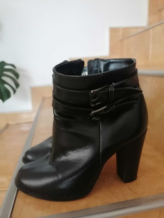 Vand Pantofi sí cizme