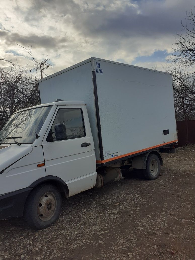 Vând iveco daily