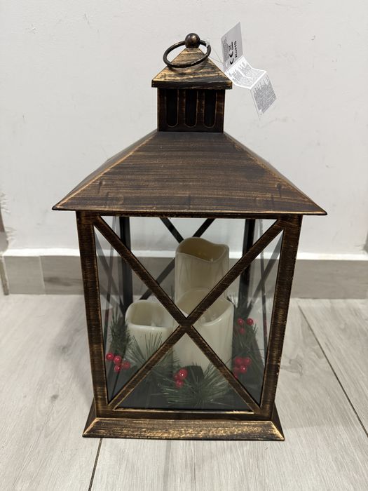 Felinar decorativ suspendabil cu 3 lumanari LED coronita de pin. Nou