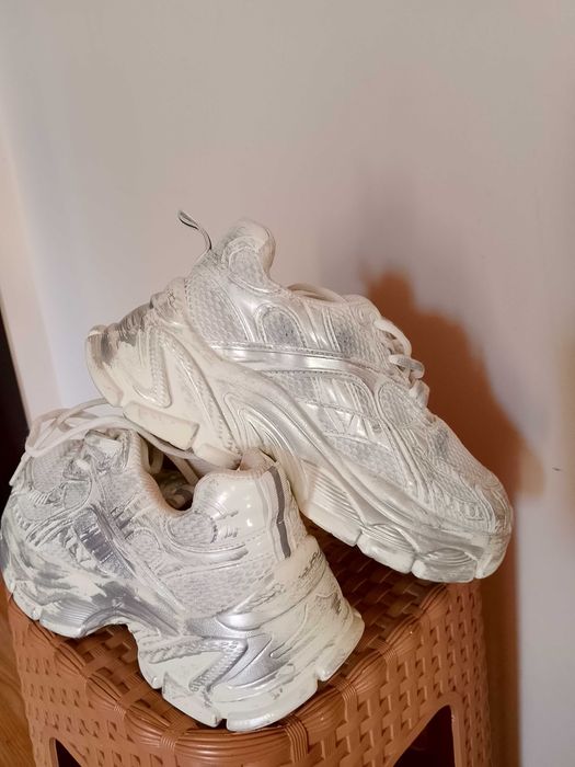 Бели сникерси cropp