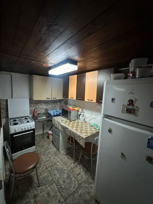 Camera de închiriat