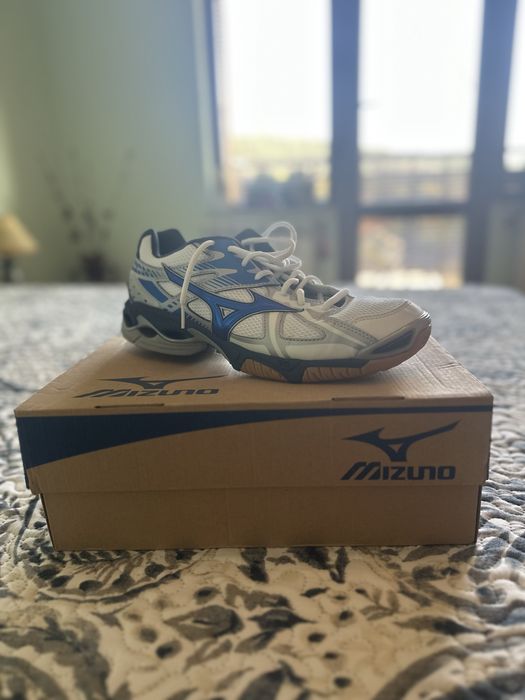 Mizuno Wave Bolt 4