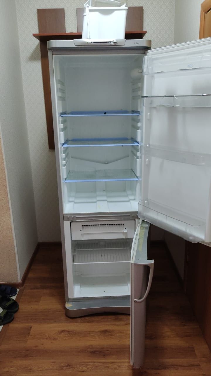 Продам холодильник 35000