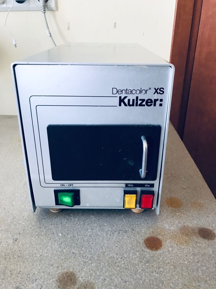 Cuptor fotopolimerizare Kulzer Dentacolor XS laborator tehnica dentara